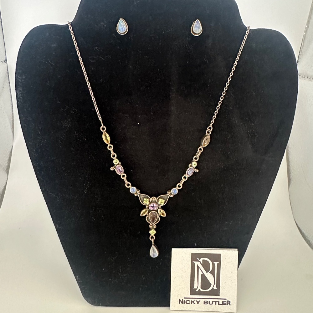 NICKY BUTLER MULTI GEMSTONE 925 SS NECKLACE & EARRINGS SET.